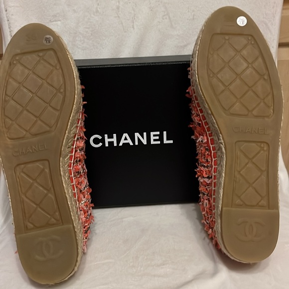 Never worn Chanel CC logo espadrille shoes - Picture 3 of 5